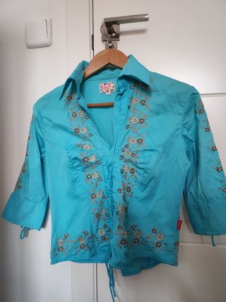Camisa azul bordada marca Flamenco