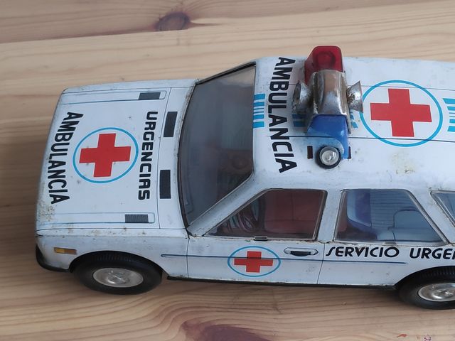 AMBULANCIA URGENCIAS EN HOJALATA