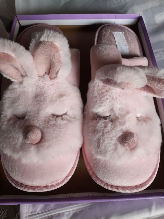 ZAPATILLAS CONEJITO. (T/40-41)