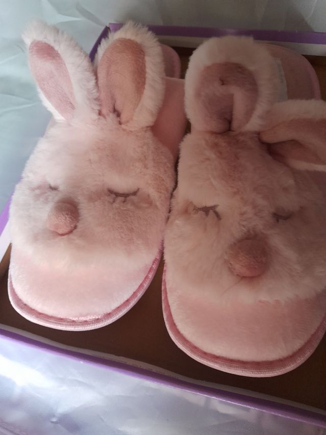 ZAPATILLAS CONEJITO. (T/40-41)