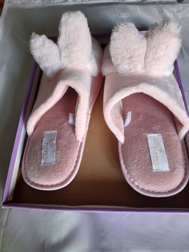 ZAPATILLAS CONEJITO. (T/40-41)