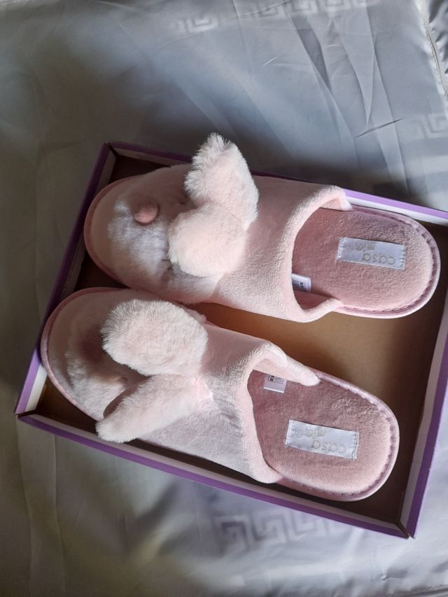 ZAPATILLAS CONEJITO. (T/40-41)
