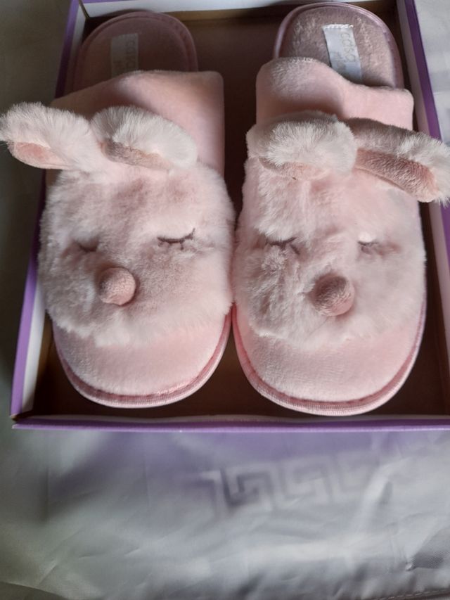 ZAPATILLAS CONEJITO. (T/40-41)