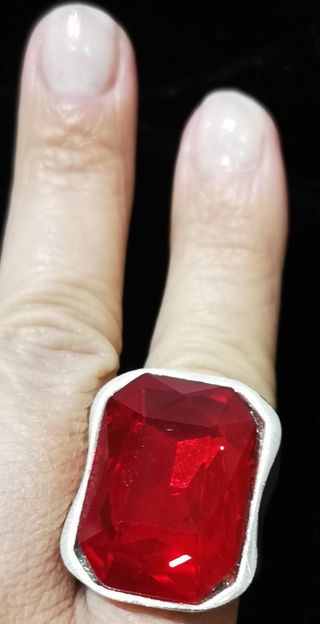 Anillo Piedra grande Roja. 