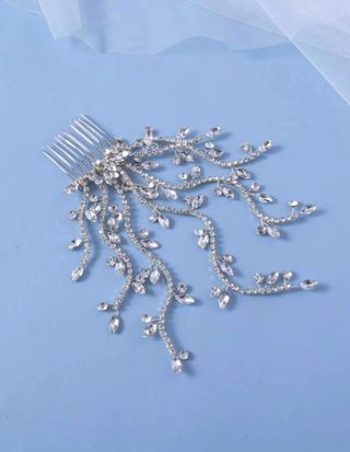 Peina con pedrería para novias