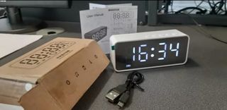 Altavoz Bluetooth Radio Fm Reloj Despertador NUEVO