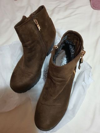 botines de ante marca Xti