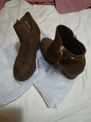 botines de ante marca Xti