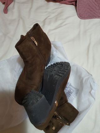 botines de ante marca Xti