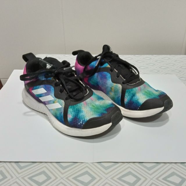 Zapatillas de niña marca Adidas originales