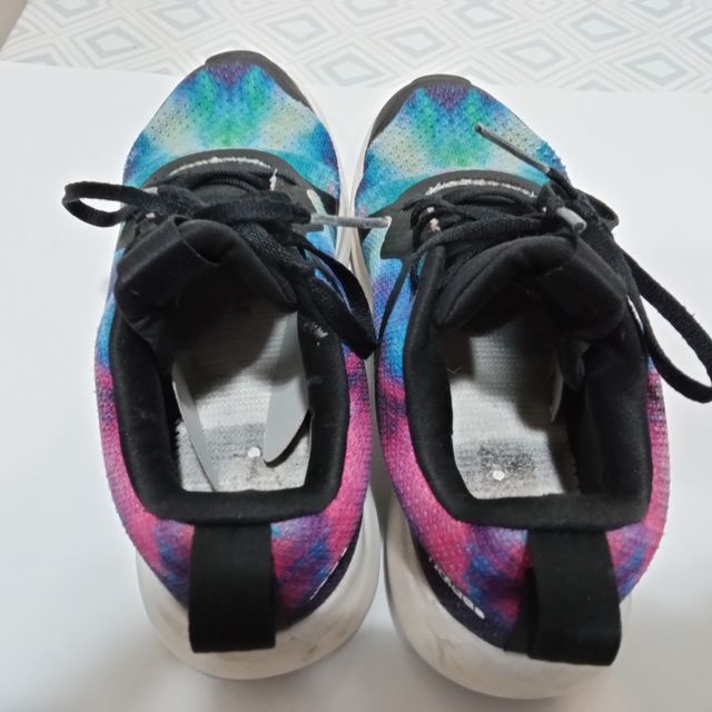 Zapatillas de niña marca Adidas originales