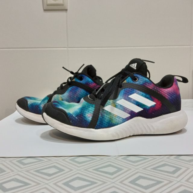 Zapatillas de niña marca Adidas originales