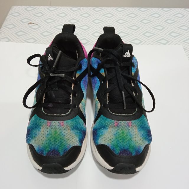 Zapatillas de niña marca Adidas originales