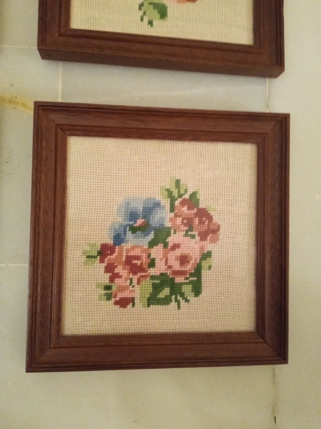 Conjunto de 4 Cuadros de Petit Point (23×23 cm)