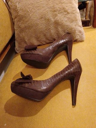 OFERTABonitos zapatos tacón ante 11 cm Marypaz T40