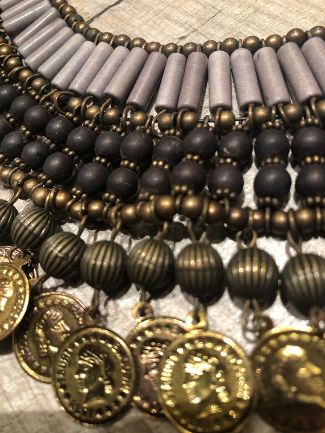 Collar étnico monedas