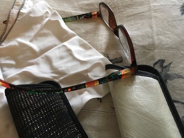 Gafas farmacia y fundas.Art 3x2