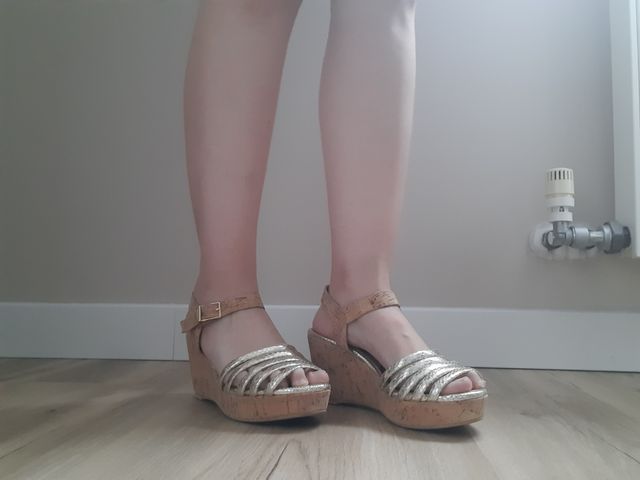 sandalias de cuña corcho y dorado