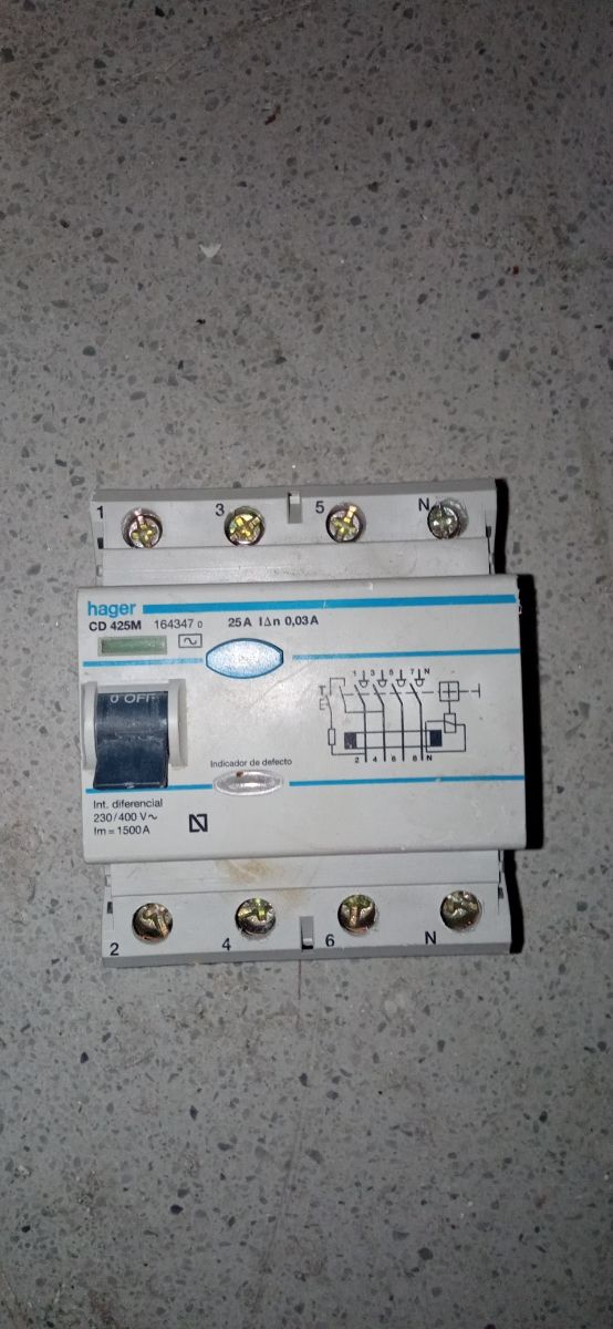 lote de diferenciales y automáticos trifásico