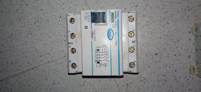 lote de diferenciales y automáticos trifásico