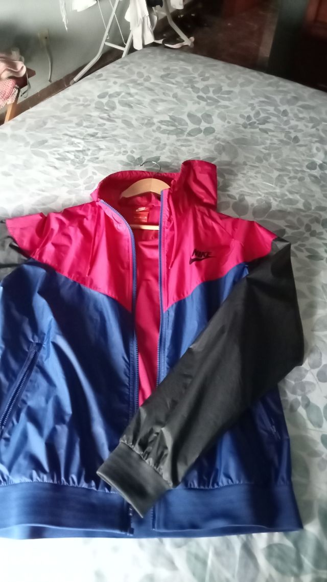 cazadora fina Nike XL tipo chubasquero