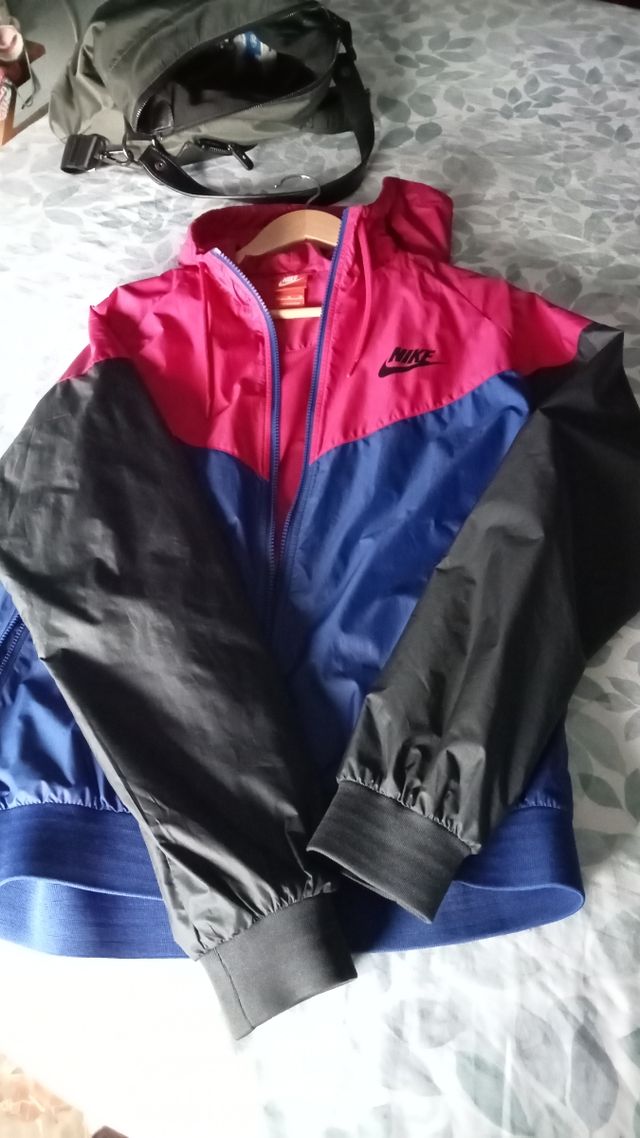 cazadora fina Nike XL tipo chubasquero