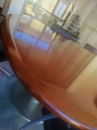 Mesa de reuniones y sillas