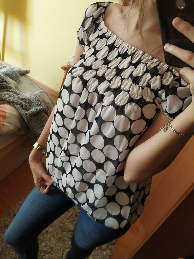 Blusa topos lunares.
