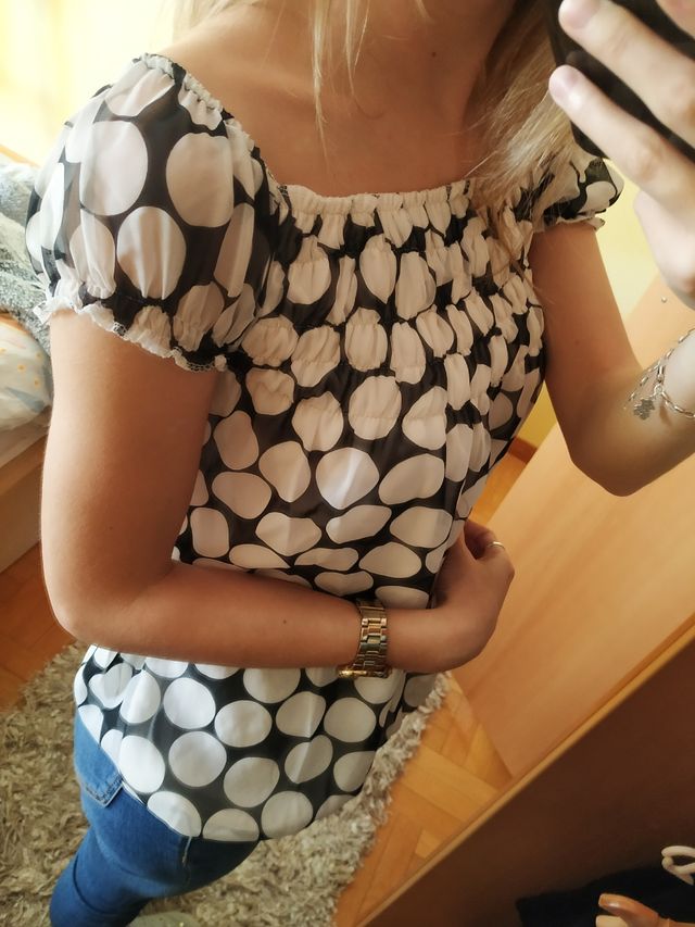 Blusa topos lunares.
