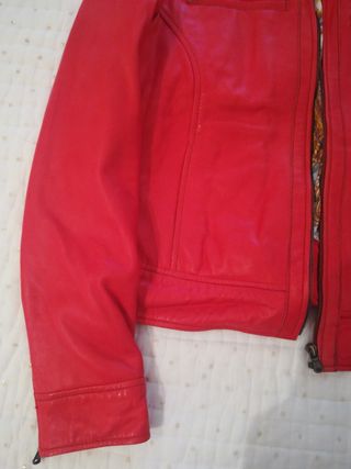 cazadora piel roja