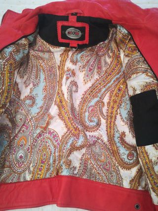 cazadora piel roja