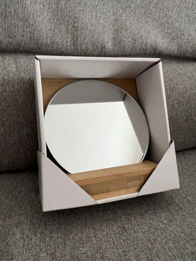 Espejo redondo. A estrenar