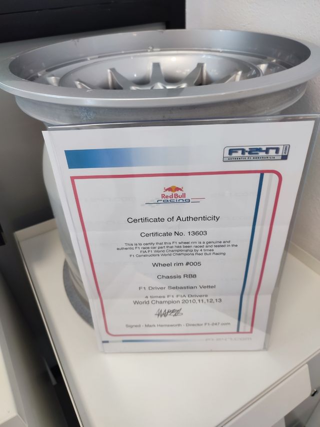 Llanta F1 oficial Sebastian Vettel