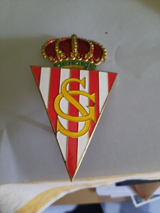 insignia esmaltada real sporting