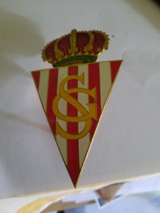 insignia esmaltada real sporting