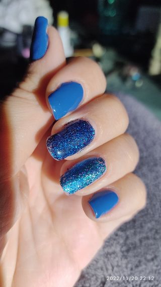Manicura con transfs de dibujo permanente 