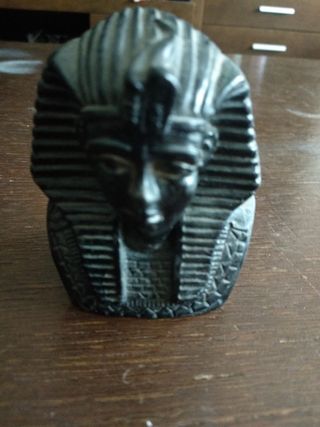 Figura vintage de faraón cerámica.