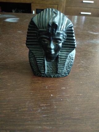 Figura vintage de faraón cerámica.
