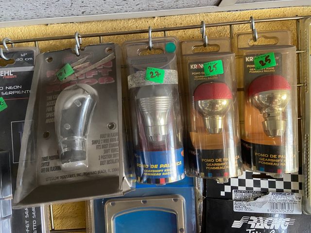 Se vende Acesorios varios para coche