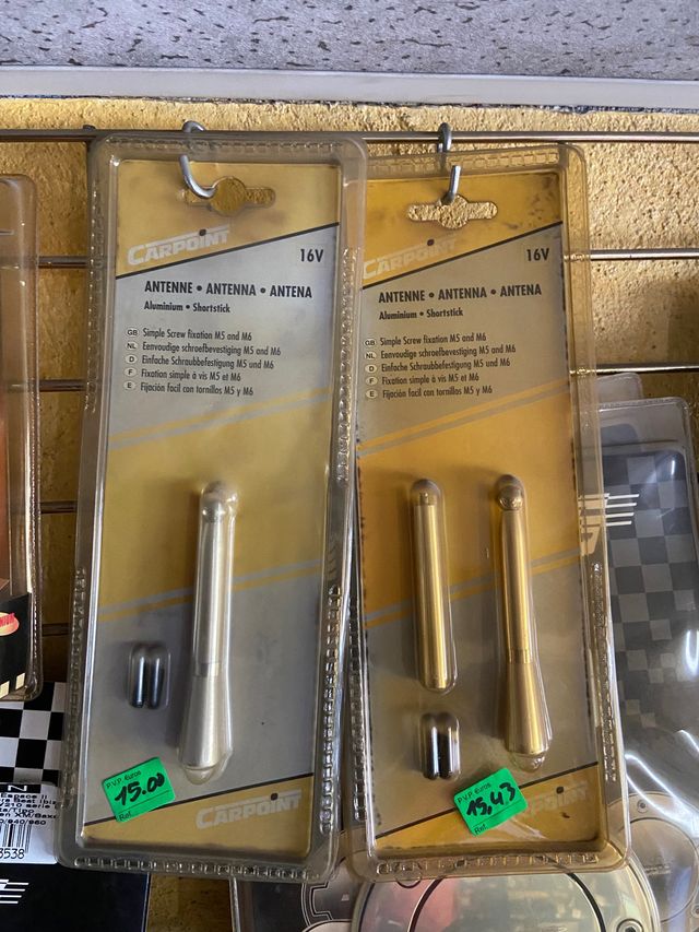 Se vende Acesorios varios para coche