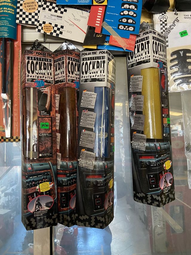 Se vende Acesorios varios para coche