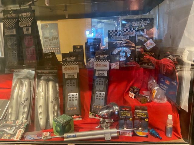 Se vende Acesorios varios para coche