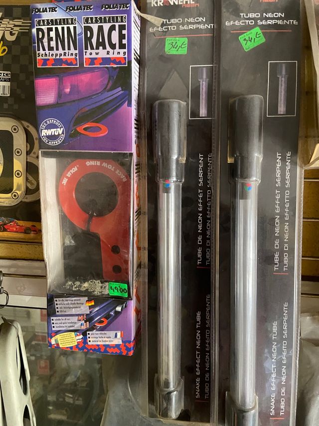 Se vende Acesorios varios para coche