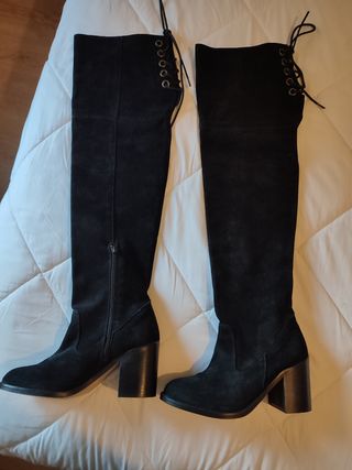 botas altas negras 39 .