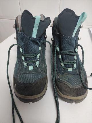 Botas "Quechua" monte/trekking núm.42