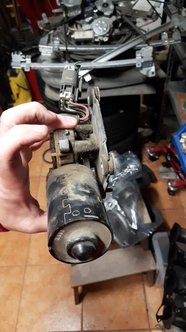 motor limpia terrano 2