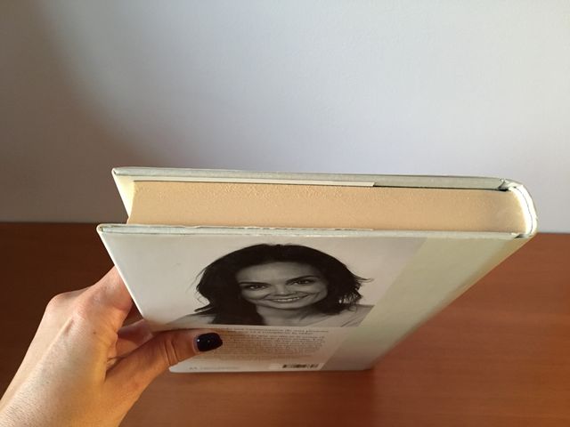 Libro La luz de Candela, de Mónica Carrillo.