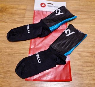 TALLA S-M, NUEVOS. CALCETINES AERO CASTELLI SKY 