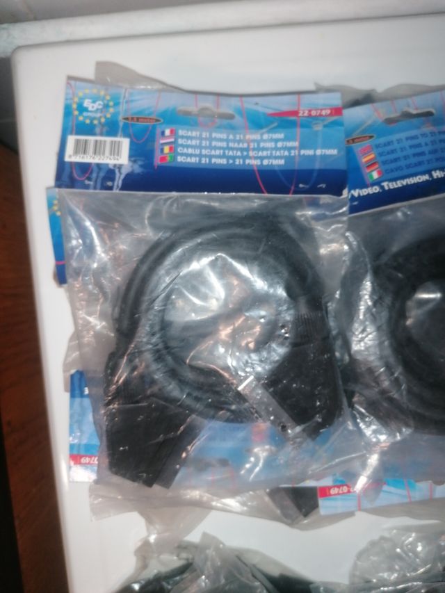 HDMI, Y euroconectores.