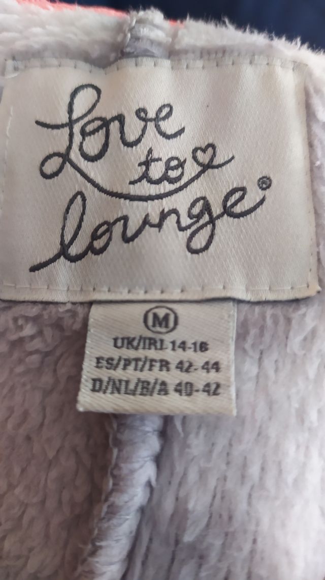 PIJAMA CON CAPUCHA  (poco uso)